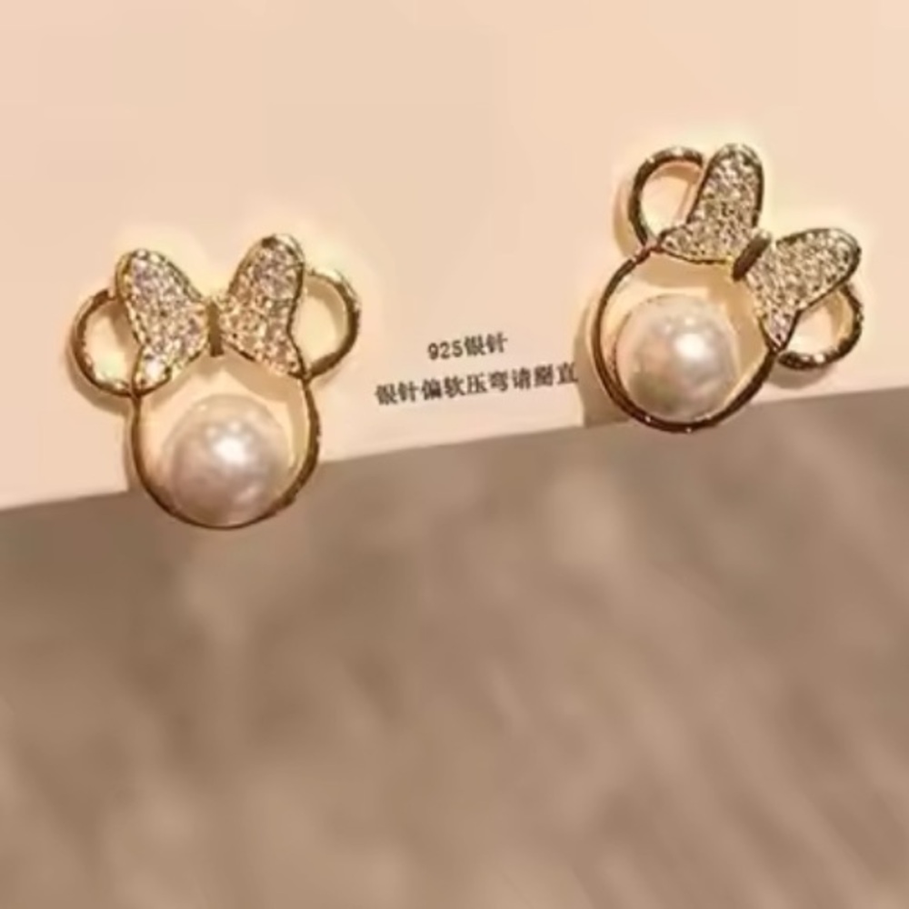 ❤️ NWOT 14k gold plated Sterling silver pearl Minnie studs